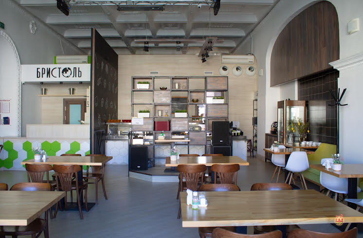 Основной зал в «Бристоль» фотография №15