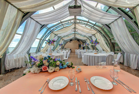 Зал «Стеклянный купол»  в Зал «Стеклянный купол» 