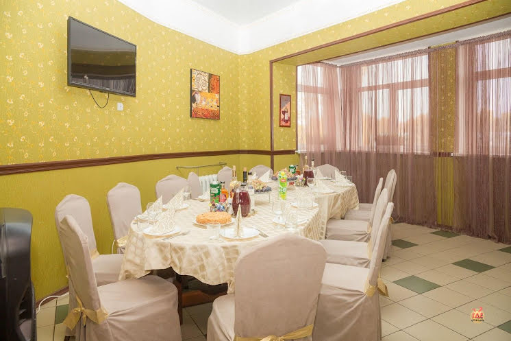 Малый банкетный зал в «Наши Люди» фотография №8