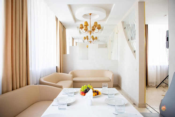 Большой зал в «Ашхана на Гоголя» фотография №12