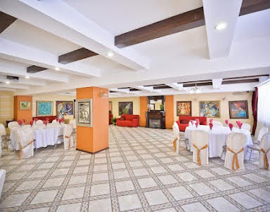  ресторан Нежинка