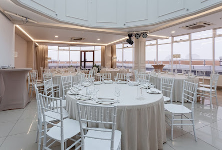 Большой зал  в Зал «Лофт»