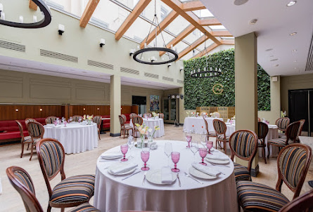 Зал "Атриум" в Конференц-зал "Meeting Room"