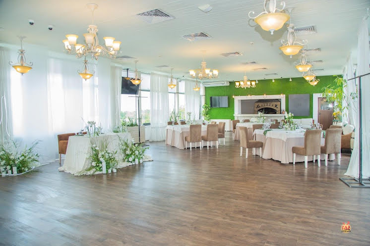 Зал «Панорама-сад» в «Panorama Steak House» фотография №1