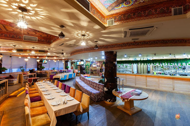 Основной зал в «Чайхана Сезам на Рябиновой» фотография №18