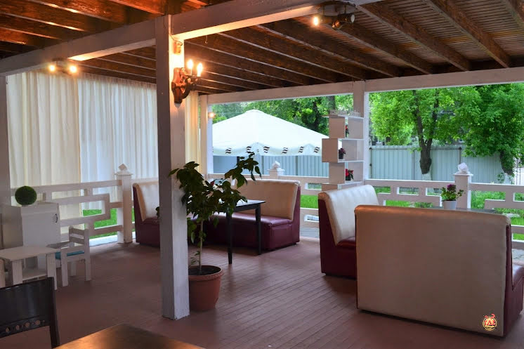 Летняя терраса в «Хижина» фотография №2