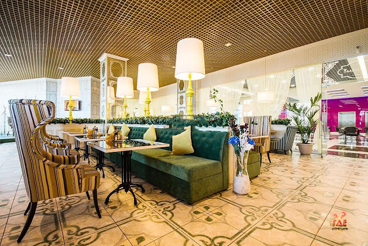 Зал ресторана  в «La Terrasse в ТЦ Indigo Life» фотография №1
