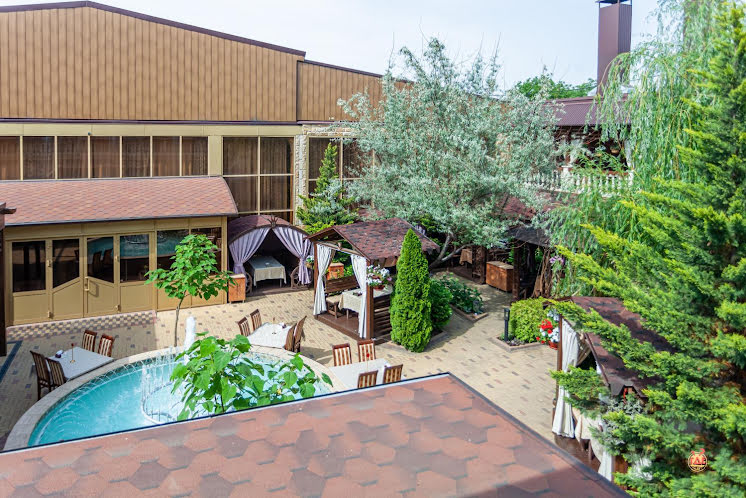 Летняя терраса в «Ресторанный комплекс «Старый Колодец»» фотография №9