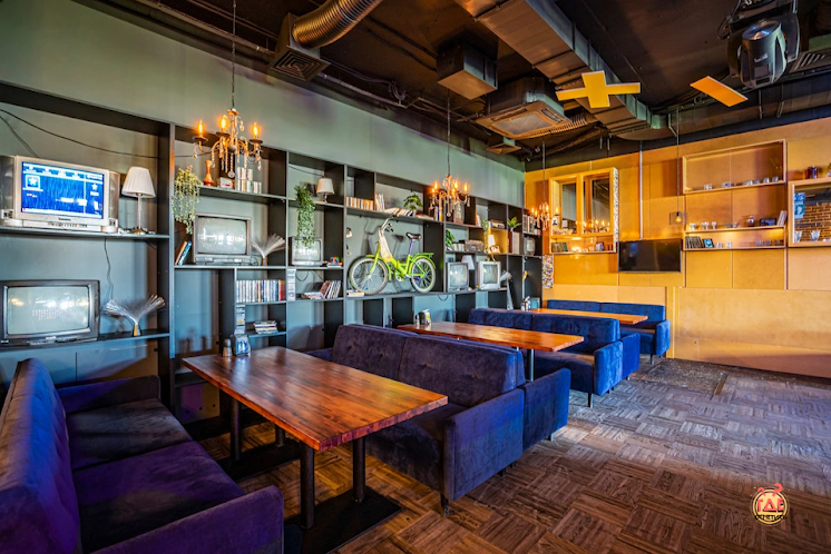 Зал на 1 этаже в «Руки ВВерх! Бар Олимп» фотография №1