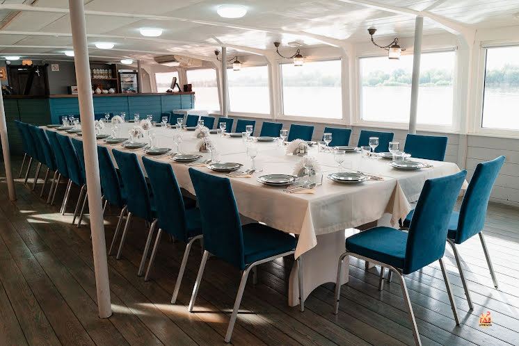 Зал «Теплоход» в «Поплавок» фотография №1