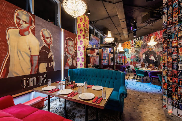 Основной зал в «Руки ВВерх! Бар Химки» фотография №15