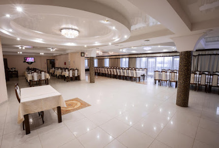 Зал на 150 человек в Зал на 20 человек