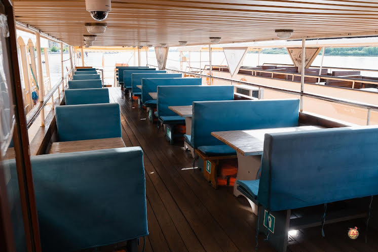 Зал «Теплоход» в «Поплавок» фотография №8