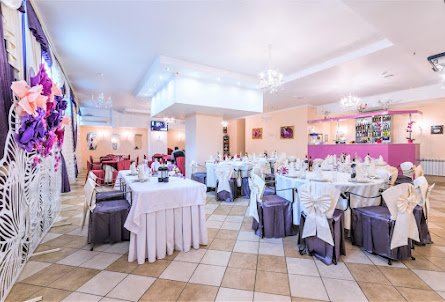 Большой банкетный зал в Малый банкетный зал