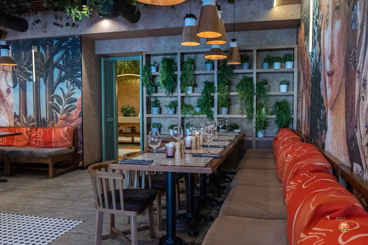 Зал ресторана в «Перчини на огне» фотография №15