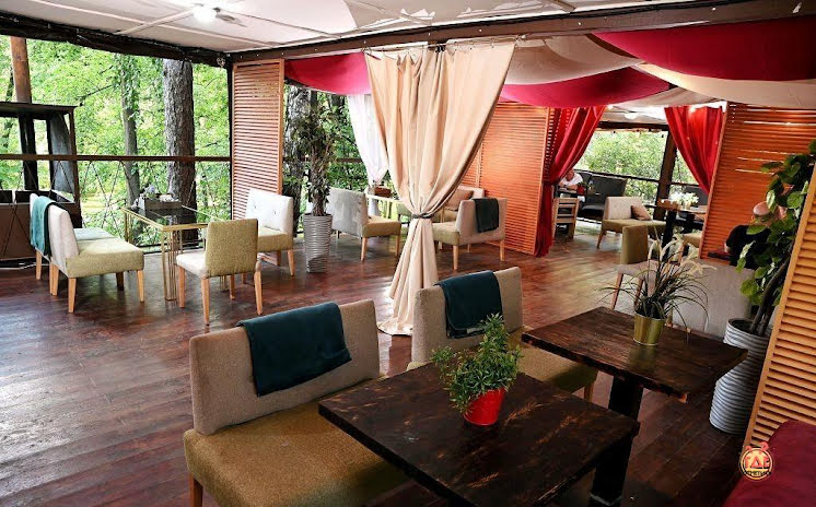 Основной Зал в «Haze Bar на Бажова» фотография №5