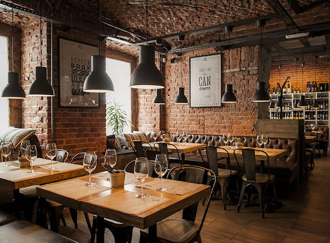 Основной зал в «Хлеб и вино на Тверской» фотография №5