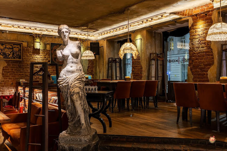 Основной зал в «БеZухов» фотография №15