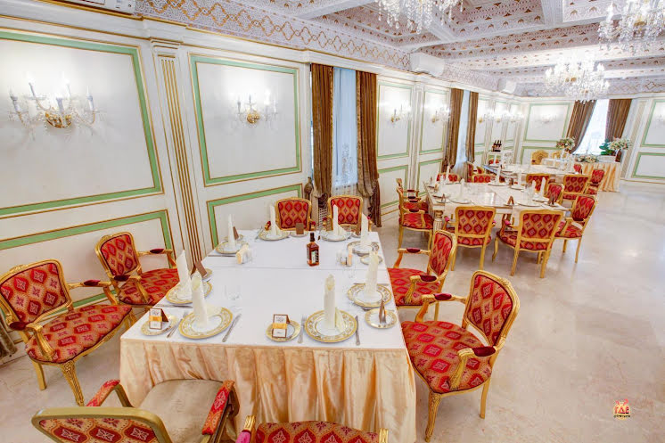 Основной зал в «Grange Cafe» фотография №9