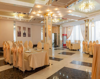  ресторан У Озера ​на Героев Космоса