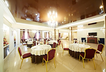 Жемчужный зал в Сапфировый зал