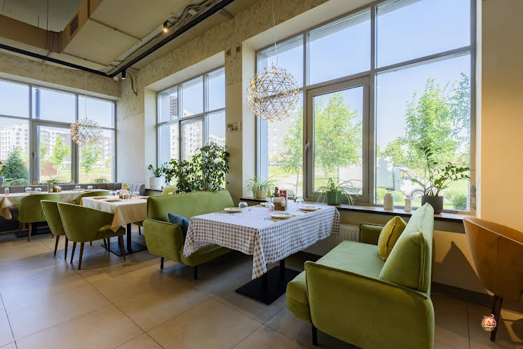 Основной зал  в «Pepperoni на Анаса Тазетдинова» фотография №10