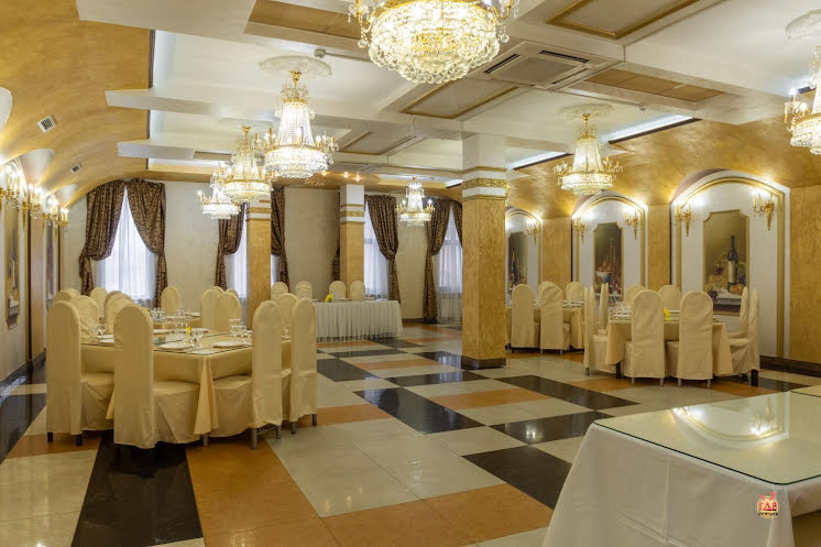 Средний банкетный зал в «У Озера ​на Героев Космоса» фотография №1