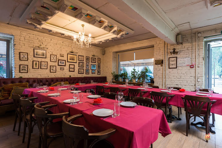 Основной зал в «Трактир на Лодочной» фотография №2