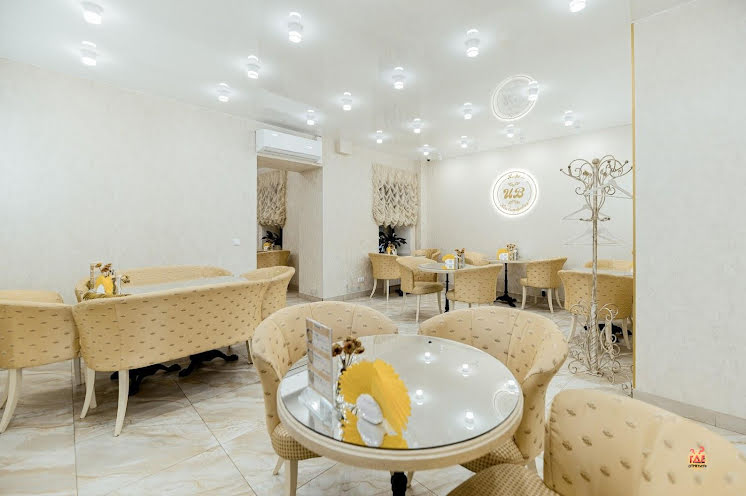 Зал кафе "Ив" в «Кирочный двор» фотография №1