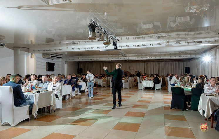 Банкетный зал в «Ренессанс» фотография №2