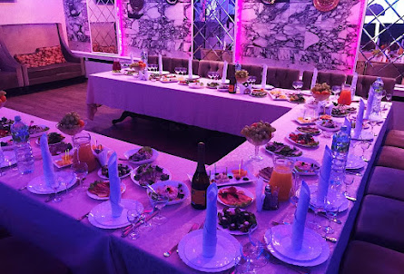 Основной зал  в Каминный зал 