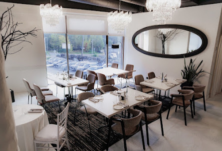 Зона у панорамного окна в Вип-зал №1