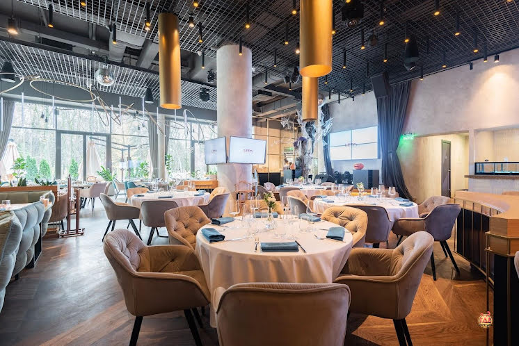 Основной зал в «Лето» фотография №10