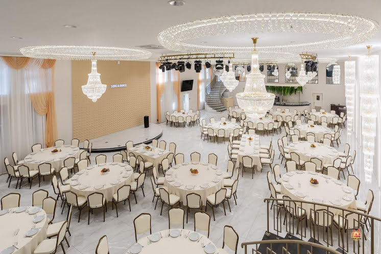 Зал ресторана в «Shalet» фотография №13