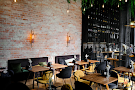 Основной зал в «Moriarty Bar & Kitchen»