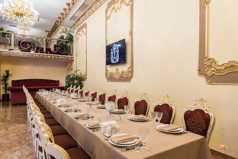 Император Холл фотография №1